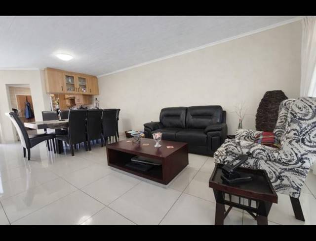 2 BEDROOM SIMPLEX FOR SALE IN BRACKENDOWNS